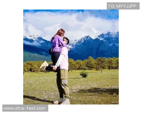 足球明星与彝族女友甜蜜瞬间曝光引发热议的美丽故事